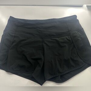 Lululemon black Speed up Mid-Rise lined short 4".